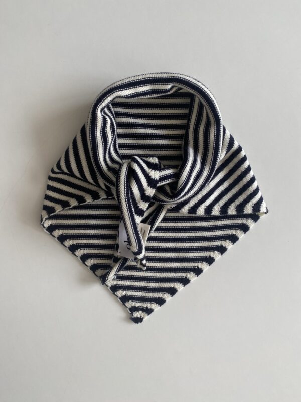 Knitted triangular scarf in a navy and white stripe