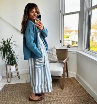 🩵 💛 Blue skies and sunshine…

…can never be taken for-granted here in the UK! So here is @carolinesstylehacks wearing her Rose sundress paired with the Betty cardi, both in Sky Blue 🌤️

Thank you so much for the warm welcome you’ve given Spring Part One, Part Two is hot on its heels 👀

#charlknits #everyjumpertellsastory #springknits #sundress #summerdress #cardigan #bluecardigan #summerstripes #summerwardrobeinspo #handmade #slowfashion #capsulewardrobe #nauticalstyle #coastalchic #nauticalstripes #cottondress #ethicalfashion