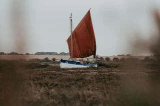 🍂 Autumn colour on the North Norfolk coast 🌊

🤎♥️ Deep ochres, stormy blues and the heathered tones of the salt marsh.

📷 Perfectly captured by @colinherberthowell and modelled by  @worldexplaura  on board the “Salford” original Norfolk fishing boat. Part of the @coastalexplorationcompany fleet.

#charlknits #everyjumpertellsastory #norfolkcoast #autumncolour #sailing #coastalchic #autumninspo #sweaterweather #newseason #agelessstyle #slowliving #slowfashion #britishwool

#