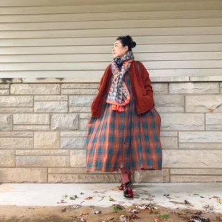 🧡🍂 Autumn layers @shokotatara

❄️ One of the good things about the weather turning colder.

🌟 GOOD NEWS! I’ve managed to secure a new delivery of the Betty cardigans in Blood Orange Shetland wool for delivery by early November. Pre-orders are open now! 🚀

🍁 I’ll be in store at @johnlewis_oxford all this weekend (last day Sunday) but you can also find the collection at @the.curatedstore in Stow on the Wold, where Rachel will be on-hand today to help you find the perfect fit 😊. 

I’ll be back at @the.curatedstore this Friday and Sunday where you can drop in for tips on how to care for and mend your knitwear (with a free goodie bag for everyone who comes in 🛍️)

Dress @ichi_antiques
Scarf @blockshoptextiles
Bag @somoscascia
Socks @exquisite_official
Shoes @iamintentionallyblank

#charlknits #everyjumpertellsastory #selloutstyle #britknits #madeinbritain #outfitinspo #smallbrands #indiebrands #shetlandwool #realshetlandwool #autumnlayering #sweaterweather #cardigan #orangeknitwear #sustainableknitwear  #sustainableknitwearbrand