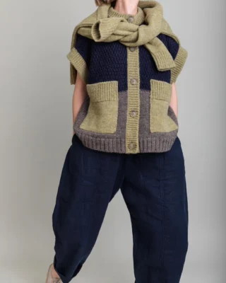 🌟 GOOD NEWS to start the week with!

I'm excited to tell you that the Bigby Gilet is now in the final stages of production at my knitting factory in Nottingham and I'll be ready to send out all pre-orders next week!

🙏 A BIG thank you to all my lovely patient customers who bought on pre-order AND the good news is, I will have a handfull left over for you to order now if you missed out.

🐑🐏 Knitted in Nottingham in my British wool (a blend of Bluefaced Leicester and Masham wools) 125 miles from fleece to finished knit!

💙 Styling and modelling by @grahamst.fashion photography @lal.moons

💙 Trousers kindly lent by @_beyond_nine

#charlknits #everyjumpertellsastory #newdelivery #britishwool #campaignforwool #gilet #sustainablefashion #britishknitwear #britknits #britishbrand #justin #styleatanyage #autumnknits #sweaterweather