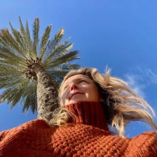 🍊🍊 Greetings from sunny Spain! 

Its orange season so the CRASKE in Blood Orange is the perfect shade! 

🙏  Thank you Oksana for bringing us some much needed sunshine! 🌞🌞

The CRASKE is now sold out in Blood Orange but I do have a couple of Betty cardi’s left in stock 🧡🧡

#charlknits #everyjumpertellsastory #orangejumper #britknit #madeinbritain #shetlandwool #happycustomer #sustainableknitwear #sunshinedressing