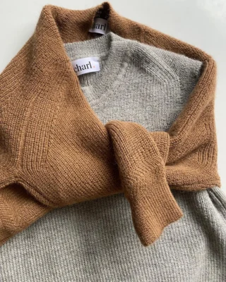 🤎🤍 Warming natural tones.

🦙 No dye here! Just the natural shades of the alpacas

#bornthiscolour 

#charlknits #everyjumpertellsastory #naturalknitwear #luxuryknitwear #alpaca #naturalshades #neutralknits