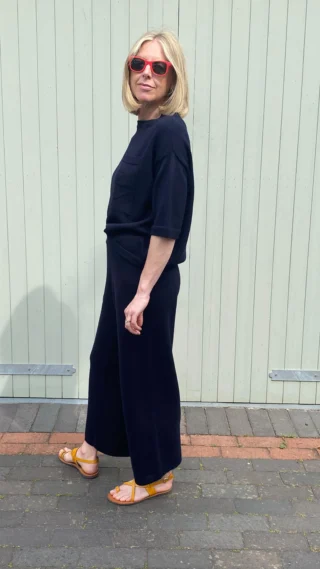 The WINTERTON set 🌊

💙 I’ve had so many questions about this set since @piavibekegrace wore the striped version at the @pom_london event last week!

🇬🇧 It is the most comfortable co-ord, knitted in the softest merino and OEKO-TEX cotton blend in the UK.

The culottes are knitted in a slightly denser stitch which makes them very flattering around the tummy and hips, with an elasticated waist band. The drop sleeve on the T-shirt keeps you feeling fresh with a very faltering sleeve length that hits the elbow.

⚓️ The anchor motif on the pockets comes from an original “Cornish marriage pattern” that I have scaled up to make into a feature.

Every jumper really does tell a story…

#charlknits #navytees #knittedtees #summecoords #knittedcoord #nauticalstyle #madeinbritain #britishknitwear #britishmanufacturing #summerstyle