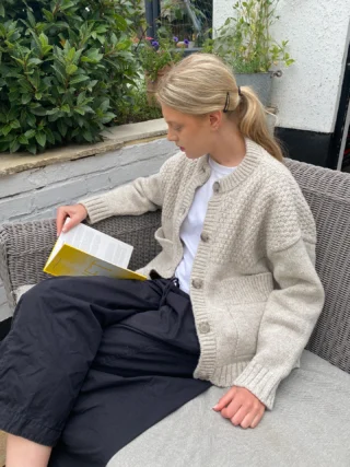 🌊🤍🐚 Summer Sundays with BETTY…

I brought the BETTY cardi in Surf White Shetland wool with me to Norfolk this week. It seemed like a wise choice as you can never tell how warm it will feel on the coast 💨. I was right! This weekend has been one of those when we’ve had a bit of everything 🌦️

🤍💙 I also like to try out my new pieces on my sister Charlotte and niece Ella and this one is definitely a winner. Ella’s been borrowing it on repeat all weekend and I think it may end up going with her when she moves to London later this month to start her first job!

🐚 The Surf White shade is also really versatile, I’m a neutral kind of girl and this works with denims, the Sailor dress in Chambray and white linen trousers or a nautical stripe.

BETTY in Surf White has been a popular choice with you this week too, I’ll be busy packing your lovely orders when I get back home later this week 🙏.

#charlknits #cardigan #woolcardigan #madeinbritain #shetlandwool #britishmanufacturing #coastalliving #coastalwardrobe #staycationwardrobe #coastalcapsule